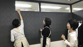 先輩スタッフの丁寧な指導